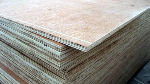 Gỗ nhập khẩu bán phá giá gây thiệt hại đáng kể cho ngành sản xuất ván gỗ công nghiệp của Việt Nam.