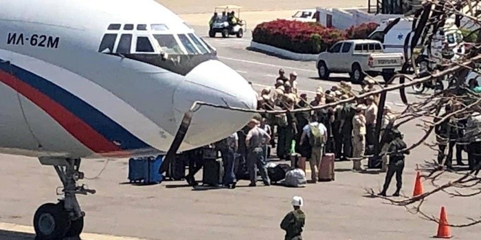 Máy bay quân sự Nga chở theo binh sĩ tới Venezuela.