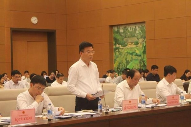 Bộ trưởng Bộ Tư pháp Lê Thành Long giải trình trước Ủy ban Pháp luật của Quốc hội. (Nguồn: moj.gov.vn)