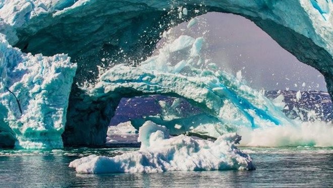 Băng tại Greenland đang tan chảy với tốc độ chưa từng thấy chỉ trong gần nửa thế kỷ qua, làm tăng đáng kể mực nước biển toàn cầu. (Ảnh: iStock).