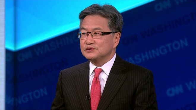 Cựu đặc phái viên Mỹ tại Triều Tiên Joseph Yun xác nhận đã ký giấy thanh toán viện phí cho Otto Warmbier trước khi sinh viên này được phóng thích khỏi Triều Tiên. Ảnh: CNN.