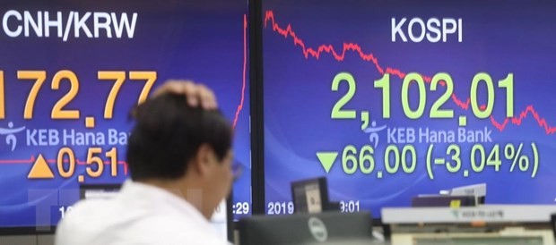 Bảng tỷ giá chứng khoán tại ngân hàng Hana ở thủ đô Seoul, Hàn Quốc, ngày 9/5/ vừa qua. (Ảnh: Yonhap/TTXVN)