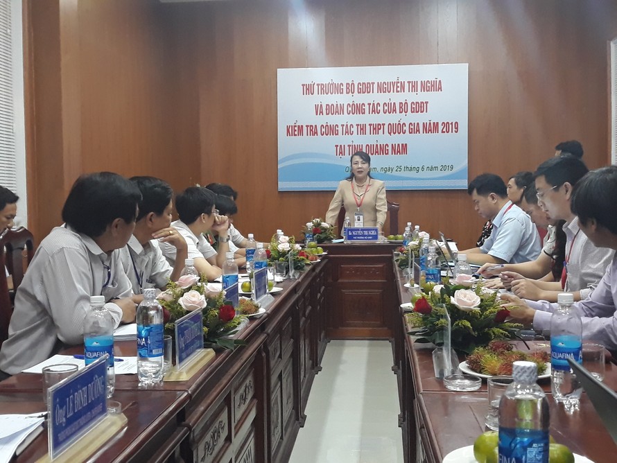 Quang cảnh buổi làm việc giữa đoàn công tác Bộ GD&ĐT và Ban Chỉ đạo thi tỉnh Quảng Nam. Ảnh: VGP/Minh Trang
