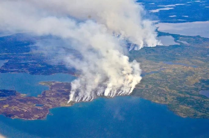 Các đám cháy rừng ở Bắc Cực tiềm ẩn thảm họa lớn hơn là lượng khí thải do đám cháy và số cây cối bị mất - (ảnh: NASA)