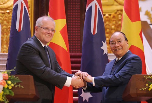 Thủ tướng Nguyễn Xuân Phúc và Thủ tướng Morrison tại buổi hội đàm. Ảnh: NGÔ NHUNG