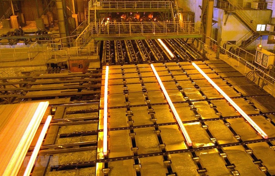 Thép được sản xuất tại nhà máy ở Incheon của Hàn Quốc. (Ảnh: AFP/TTXVN)