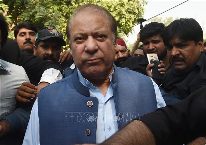 Cựu Thủ tướng Pakistan Nawaz Sharif tới tòa án ở Lahore ngày 8/10/2018. Ảnh: AFP/TTXVN