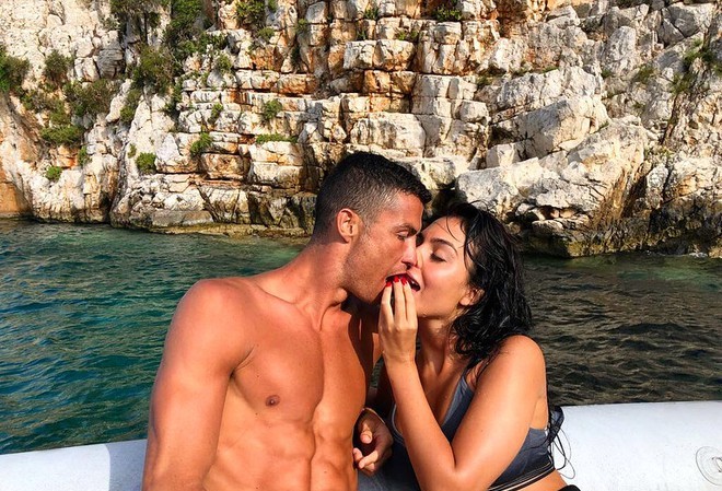 Cristiano Ronaldo và Georgina Rodriguez đã bí mật làm đám cưới cách đây hơn 3 tháng?