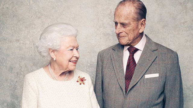 Nữ hoàng Anh và Hoàng thân Philip.