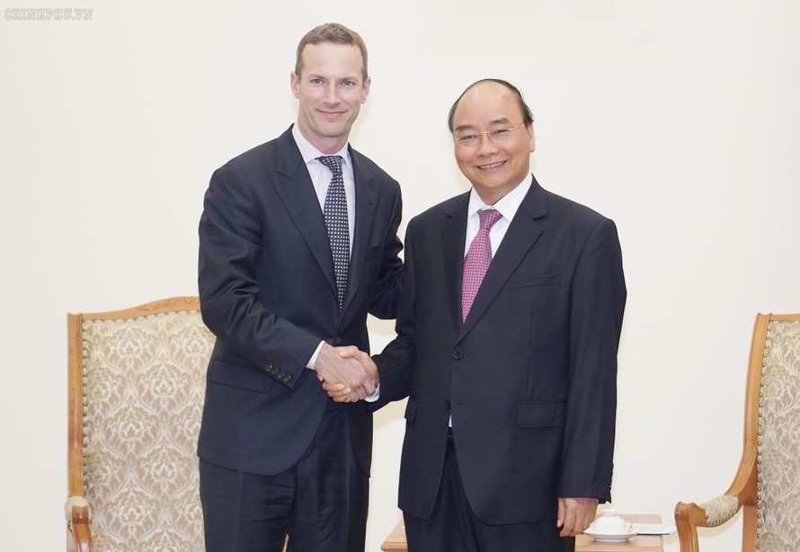 Thủ tướng Nguyễn Xuân Phúc tiếp Giám đốc điều hành Cơ quan Phát triển tài chính quốc tế Hoa Kỳ (DFC) Adam Boehler - Ảnh: VGP/Quang Hiếu