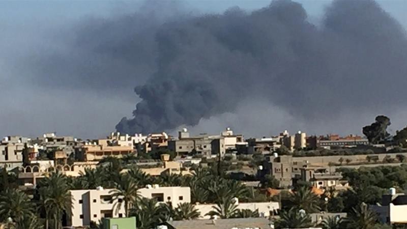 Quân đội Quốc gia Libya (LNA) tiến hành vụ tấn công vào cứ điểm của Chính phủ Đoàn kết dân tộc (GNA) tại Tripoli. Ảnh: Reuters.