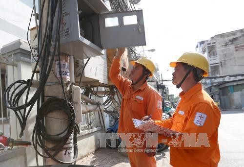 Tổng công ty Điện lực thành phố Hà Nội (EVN Hanoi) đã lập các phương án đảm bảo cung ứng điện an toàn, ổn định dịp Tết. Ảnh minh họa: TTXVN