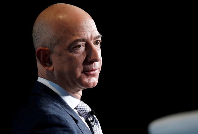 Tỷ phú Jeff Bezos, người sáng lập Amazon, mất hơn 4,8 tỷ USD trong một ngày vì COVID-19. Ảnh: Reuters