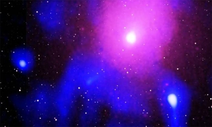 Ảnh chụp vụ nổ hố đen siêu lớn trong cụm thiên hà Ophiuchus. (Ảnh: CNN).