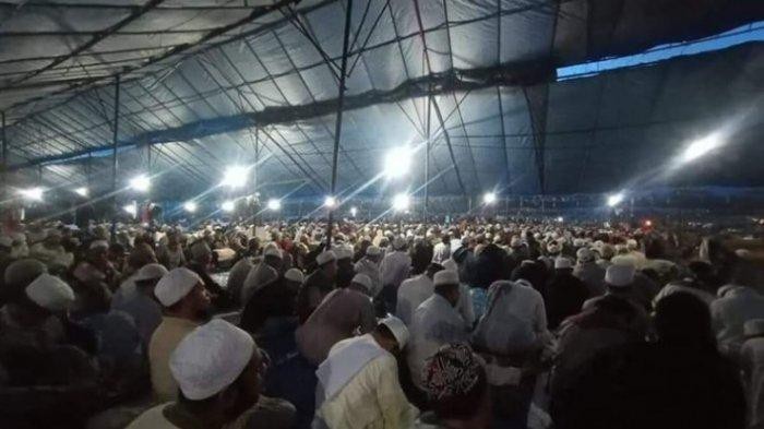 Bất chấp Covid-19, 8000 tín đồ Hồi giáo đổ về Indonesia dự lễ Ijitma khu vực châu Á. (Nguồn : Kompas).