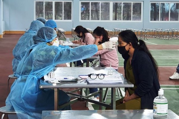 32 công dân được đo thân nhiệt và cách ly tại Trường quân sự tỉnh Quảng Ninh