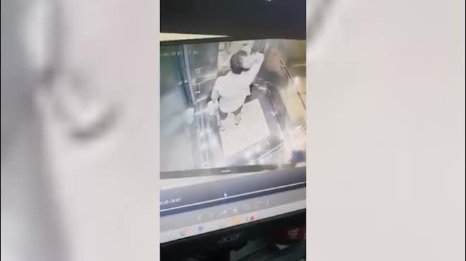 Clip phẫn nộ tại Hà Nội: người đàn ông tấn công vũ lực trẻ nhỏ trong thang máy
