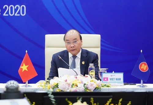 Thủ tướng Nguyễn Xuân Phúc phát biểu tại phiên đối thoại - Ảnh: VGP/Quang Hiếu