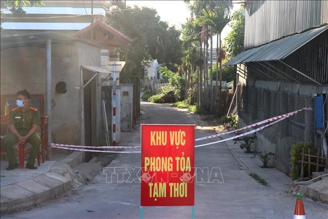 Một khu dân cư ở Khu phố 2, phường Đông Giang, thành phố Đông Hà (Quảng Trị) bị phong tỏa, ngày 9/8/2020. Ảnh minh họa: Nguyên Lý/TTXVN