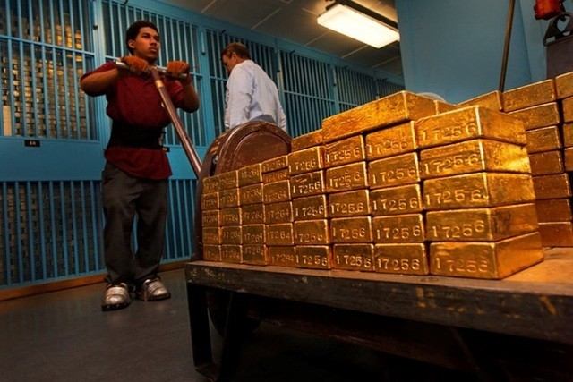 7 năm qua, Ngân hàng Trung ương Nga mua vào lượng vàng rất lớn. Chỉ riêng năm 2017, họ mua hơn 200 tấn vàng để tránh phụ thuộc vào đô la Mỹ. Ảnh: Getty