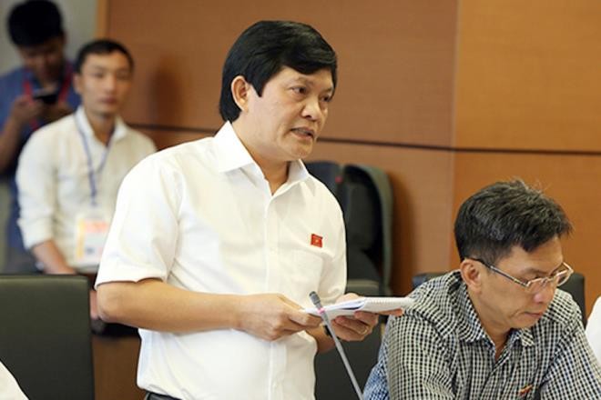 Ủy ban Thường vụ Quốc hội trình Quốc hội bãi nhiệm tư cách đại biểu Quốc hội với ông Phạm Phú Quốc.