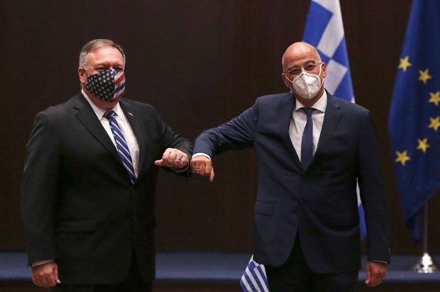Ngoại trưởng Mỹ Mike Pompeo và người đồng cấp Hy Lạp Nikos Dendias. (Nguồn: AFP)