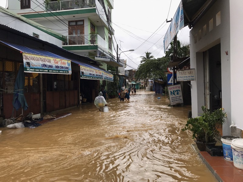 Mưa lớn khiến nhiều xã của Hòa Vang, TP Đà Nẵng bị ngập sâu. Ảnh: ĐT