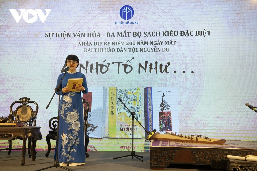 Chuỗi sự kiện văn hoá kỷ niệm 200 năm ngày mất của Đại thi hào Nguyễn Du chính thức khai mạc vào sáng 29/10.
