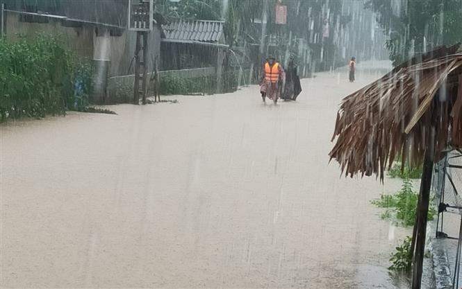 Ngập lụt ở xã Cẩm Mỹ, huyện Cẩm Xuyên, Hà Tĩnh. Ảnh: TTXVN phát