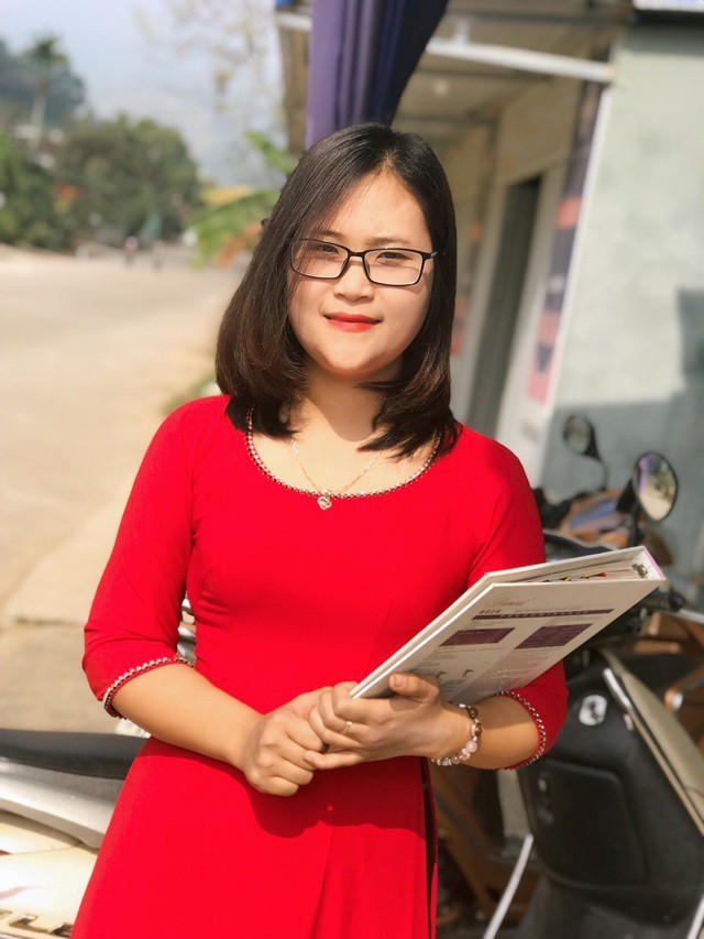 Cô Hà Ánh Phượng (SN 1991, dân tộc Mường) là giáo viên tiếng Anh của trường THPT Hương Cần, Thanh Sơn, Phú Thọ.
