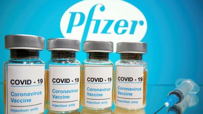 Cục Quản lý Thực phẩm và Dược phẩm Mỹ (FDA) xác nhận tính an toàn và hiệu quả của loại vaccine COVID-19 do công ty Pfizer phát triển. (Ảnh: Reuters)