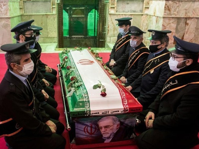 Iran tổ chức lễ tang cho nhà khoa học Mohsen Fakhrizadeh. Ảnh: REUTERS/WANA