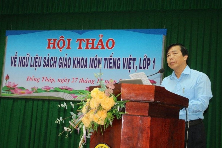 Lãnh đạo Sở GD&ĐT Đồng Tháp trao đổi tại hội thảo về Ngữ liệu SGK môn Tiếng Việt lớp 1.