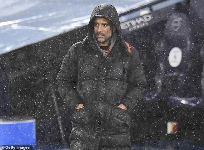 Pep Guardiola đối mặt sóng gió ở Manchester City vì COVID-19. ẢNH: GETTY