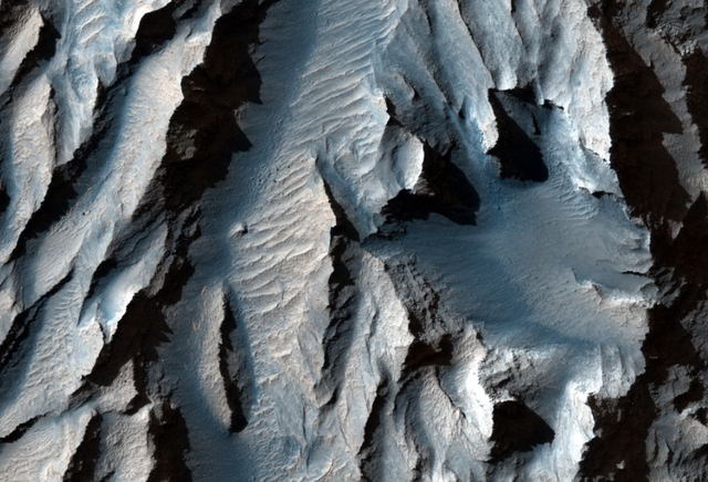 Hình ảnh hệ thống hẻm núi khổng lồ Valles Marineris.