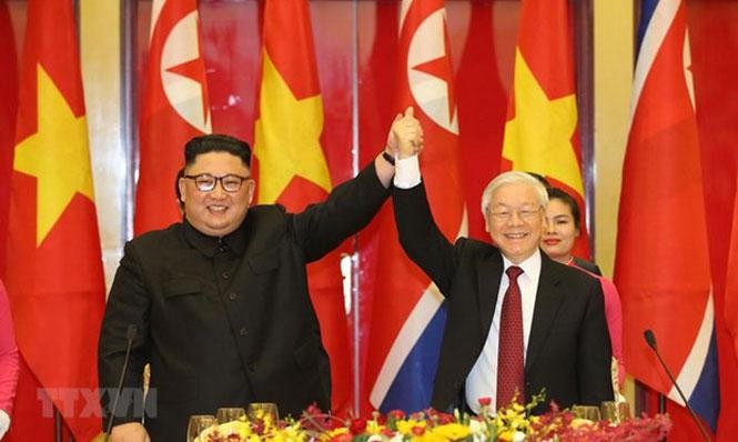 Tổng Bí thư, Chủ tịch nước Nguyễn Phú Trọng chào mừng Chủ tịch Triều Tiên Kim Jong-un tại buổi tiệc chiêu đãi chào mừng tối 1-3-2019. Ảnh: Trí Dũng/TTXVN