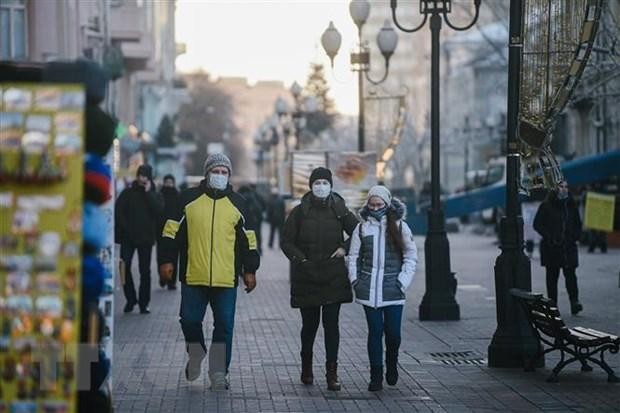 Người dân đeo khẩu trang phòng dịch COVID-19 tại Moskva, Nga ngày 7/12/2020. (Nguồn: THX/TTXVN)