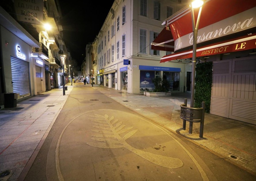 Thành phố Cannes (Pháp), nơi diễn ra liên hoan phim đang thắt chặt lệnh giới nghiêm. Nguồn: Reuters