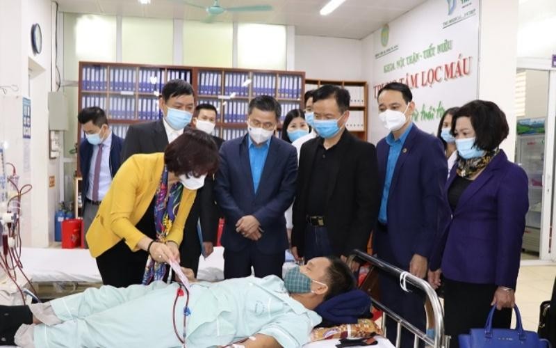 Lãnh đạo thành phố Hà Nội thăm, động viên các bác sĩ, nhân viên y tế Bệnh viện đa khoa Hà Đông