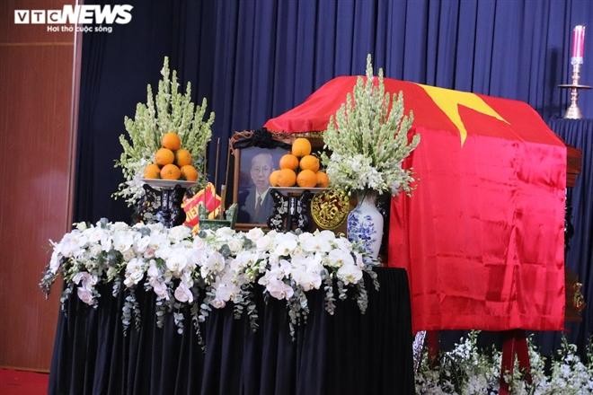 Tang lễ nguyên Phó Thủ tướng Trương Vĩnh Trọng được tổ chức theo nghi thức lễ tang cấp Nhà nước bắt đầu từ 8h sáng nay (21/2), tại Hội trường lớn UBND tỉnh Bến Tre.
