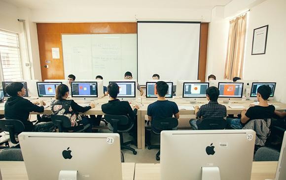 Phòng học của trường ĐH Duy Tân được trang bị các phương tiện dạy học hiện đại.