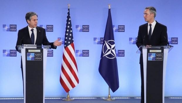 Ngoại trưởng Mỹ Antony Blinken (trái) và Tổng Thư ký NATO Jens Stoltenberg. (Ảnh: Reuters)