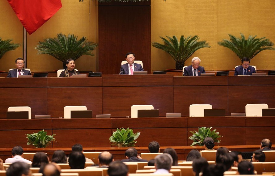 Chủ tịch Quốc hội Vương Đình Huệ và các Phó Chủ tịch điều hành phiên họp chiều 31/3. Ảnh: Dương Giang/TTXVN