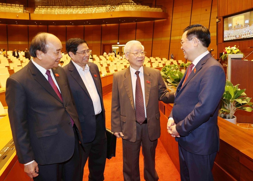 Tổng Bí thư, Chủ tịch nước Nguyễn Phú Trọng với các đồng chí lãnh đạo Đảng, Nhà nước tại phiên họp ngày 2/4. Ảnh: Trí Dung/TTXVN