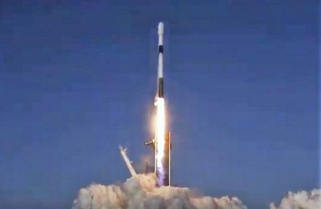 SpaceX phóng thêm 60 vệ tinh vào quỹ đạo