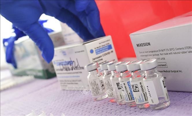 Canada tạm dừng kế hoạch phân phối vaccine của Johnson & Johnson