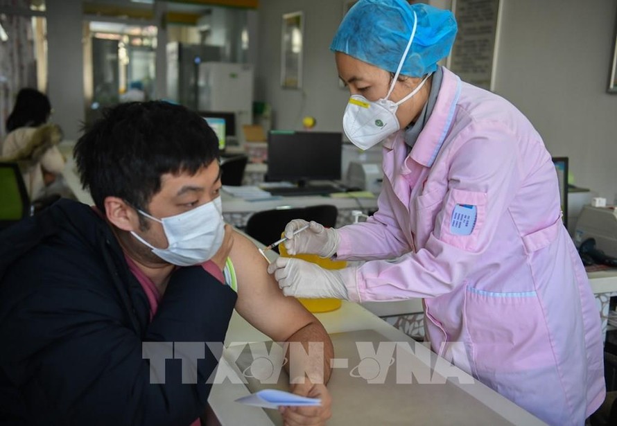 Ít nhất 70% dân số Trung Quốc được tiêm vaccine COVID-19 vào cuối năm nay