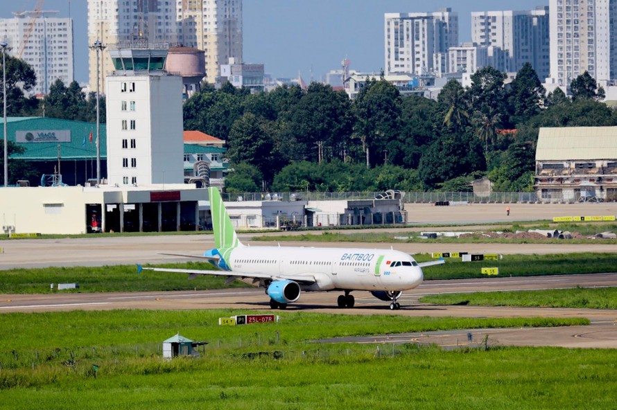 Bamboo Airways bay chuyên cơ khứ hồi đưa gần 200 y bác sĩ từ miền Trung vào TP HCM chống dịch