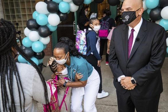 Mỹ: Nhiều phụ huynh ủng hộ việc học sinh đeo khẩu trang khi tới trường