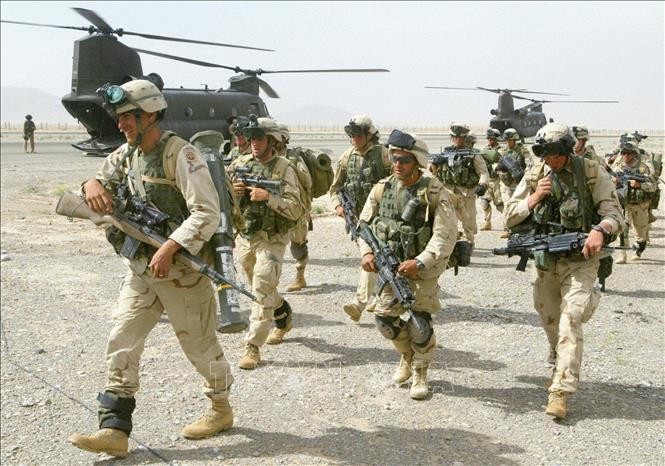  Binh sĩ Mỹ tới căn cứ không quân Kandahar, Afghanistan, ngày 20/5/2003. Ảnh tư liệu: AFP/TTXVN